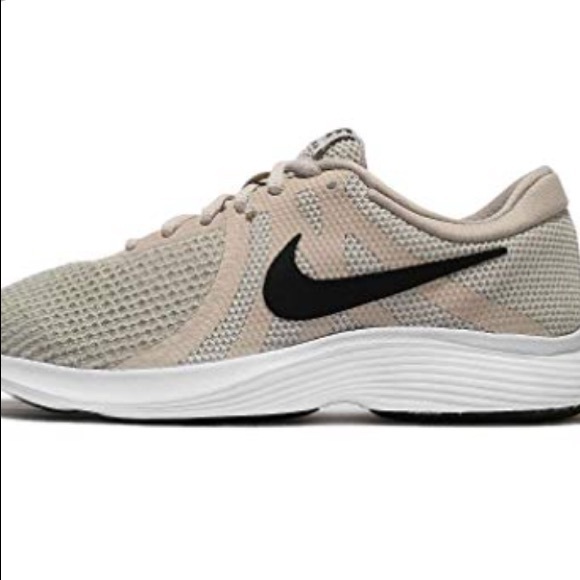NWT Nike Revolution 4 - Picture 2 of 8